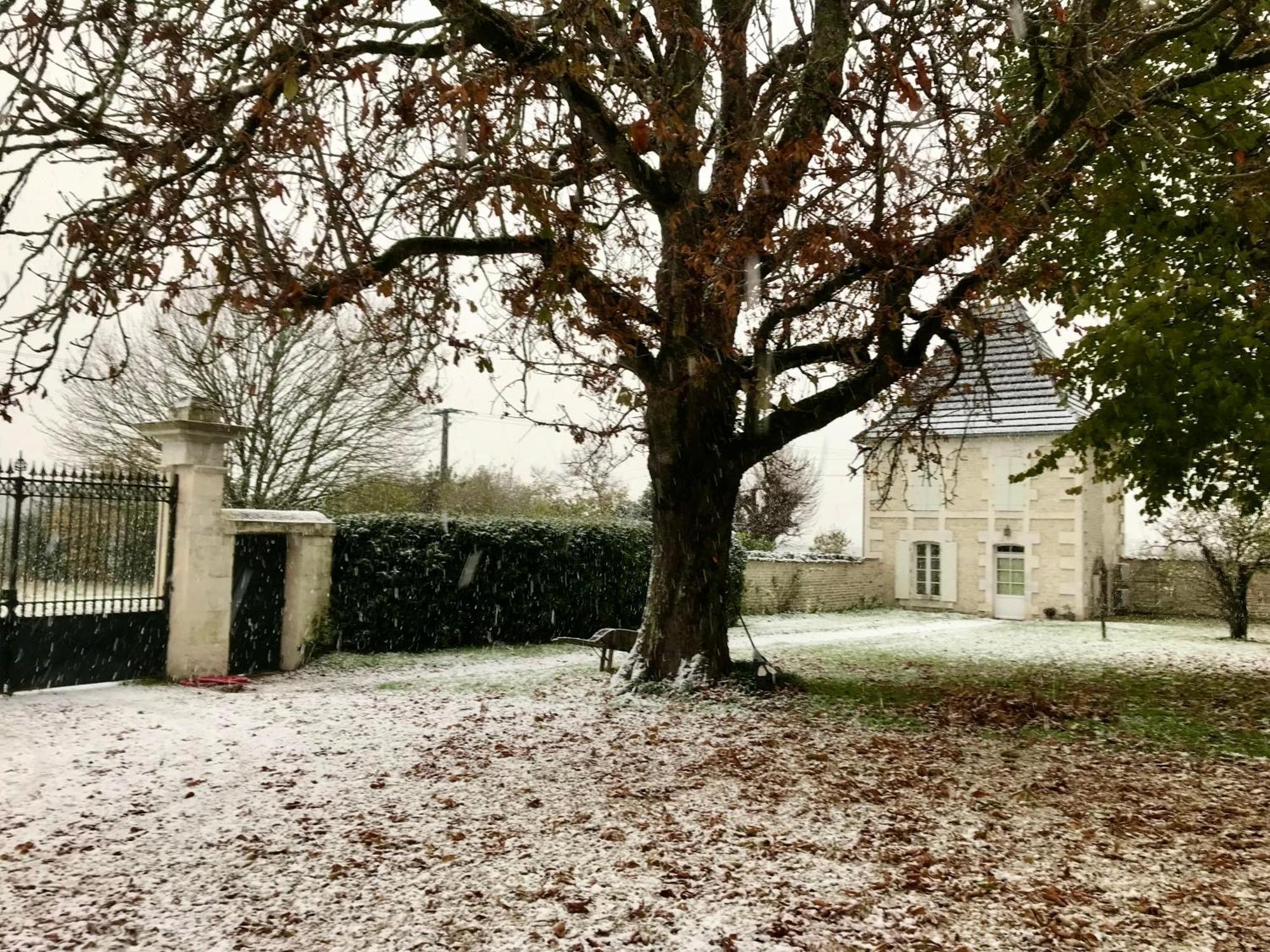 Le Pigeonnier Gite Verrieres  Buitenkant foto